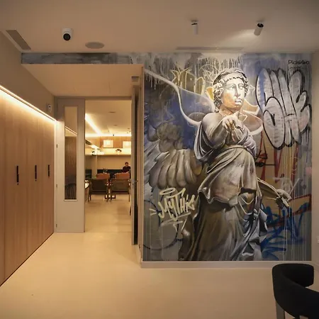 Hotel Mythic