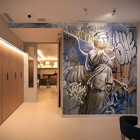 Hotel Mythic