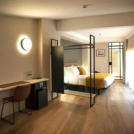 Mythic Hotel *