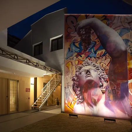 Mythic فالنسيا